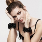 Черные наручники FROU FROU с цепочкой - Bijoux Indiscrets - купить с доставкой в Ростове-на-Дону