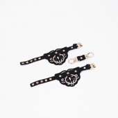 Черные кожаные наручники с клепками, кольцами и золотистой фурнитурой - Crazy Handmade - купить с доставкой в Ростове-на-Дону