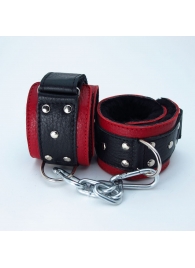 Красно-чёрные кожаные наручники с меховым подкладом - БДСМ Арсенал - купить с доставкой в Ростове-на-Дону