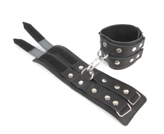 Черные широкие кожаные наручники с заклепками на карабине - Notabu - купить с доставкой в Ростове-на-Дону