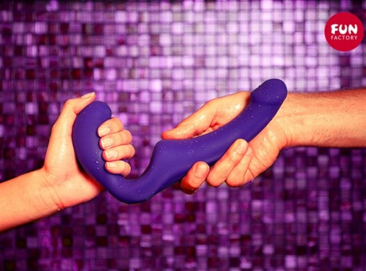 Безремневой фиолетовый страпон Share - Fun Factory - купить с доставкой в Ростове-на-Дону