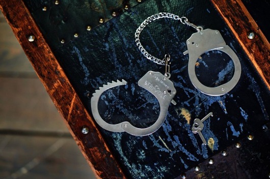 Металлические наручники Be Mine с парой ключей - Le Frivole - купить с доставкой в Ростове-на-Дону
