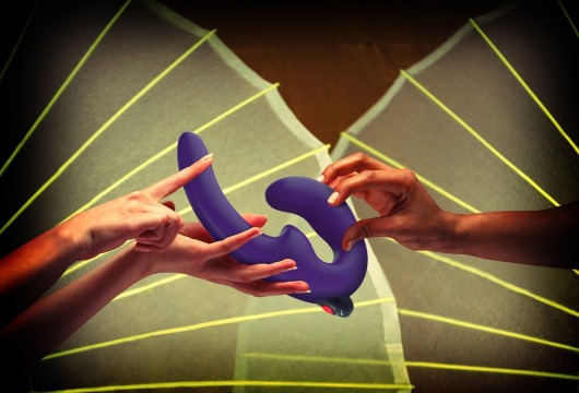Фиолетовый страпон с вибрацией Sharevibe - 22 см. - Fun Factory - купить с доставкой в Ростове-на-Дону