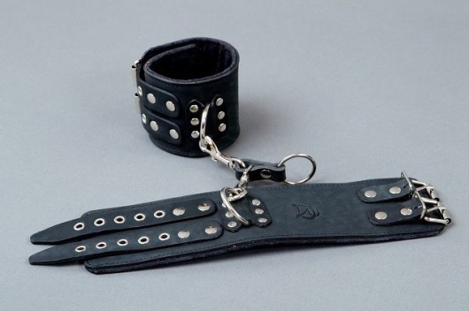 Широкие чёрные кожаные наручники - Подиум - купить с доставкой в Ростове-на-Дону
