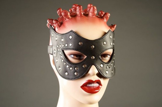 Чёрная маска с клёпками - Подиум - купить с доставкой в Ростове-на-Дону