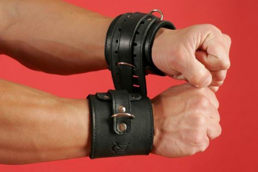 Широкие наручники без пряжки - Подиум - купить с доставкой в Ростове-на-Дону