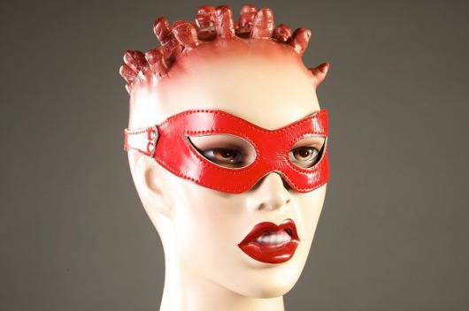 Красная лакированная маска-очки - Подиум - купить с доставкой в Ростове-на-Дону