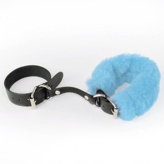 Черные кожаные наручники со съемной голубой опушкой - Sitabella - купить с доставкой в Ростове-на-Дону