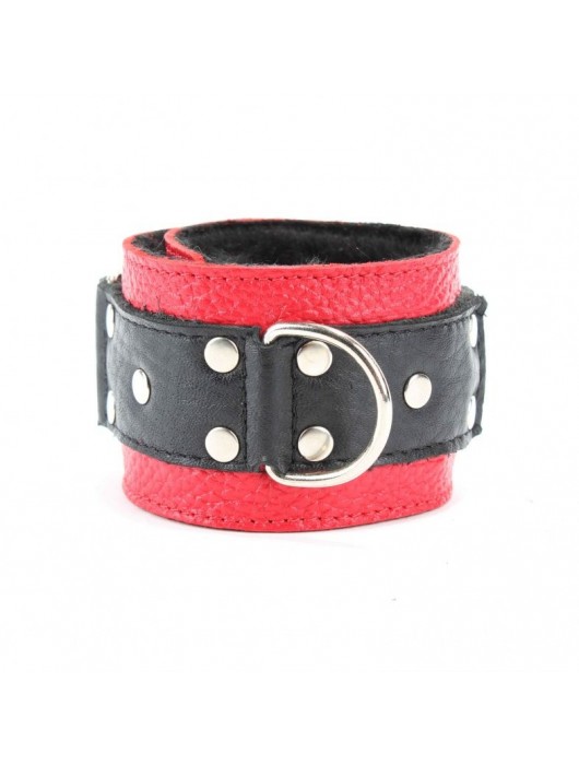 Красно-чёрные кожаные наручники с меховым подкладом - БДСМ Арсенал - купить с доставкой в Ростове-на-Дону