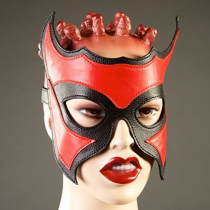 Кожаная маска-очки с красной вставкой - Подиум - купить с доставкой в Ростове-на-Дону