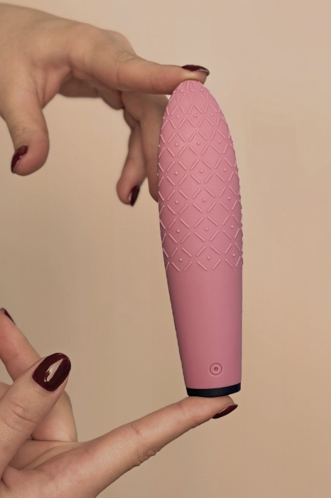 Розовый мини-вибратор с сенсорным управлением Lumi - Le Frivole