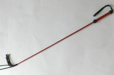 Плетеный длинный красный лаковый стек с наконечником-кисточкой - 85 см. - Подиум - купить с доставкой в Ростове-на-Дону