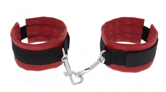 Красно-чёрные полиуретановые наручники Luxurious Handcuffs - Blush Novelties - купить с доставкой в Ростове-на-Дону